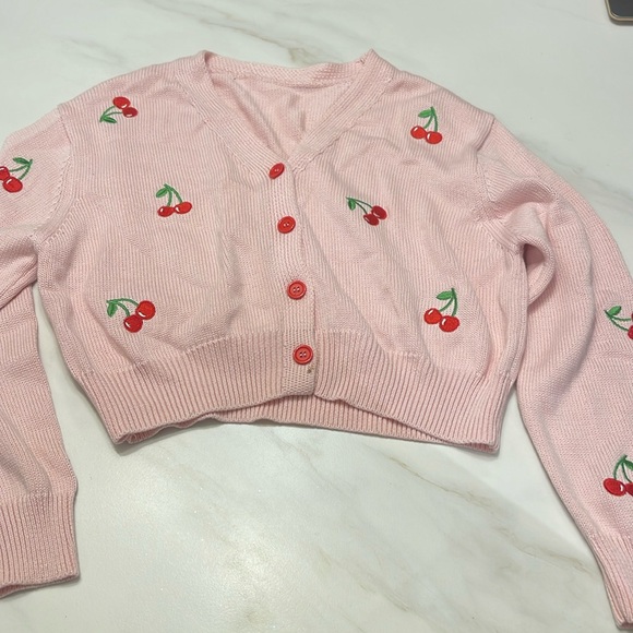 Embroidery cherry sweater - Picture 1 of 1